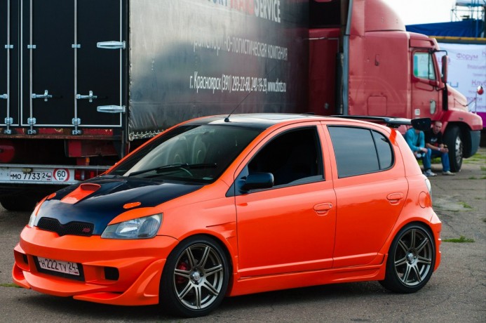 Накладки на пороги "Zero Fighter" Toyota Vitz купить недорого с доставкой в Можайск