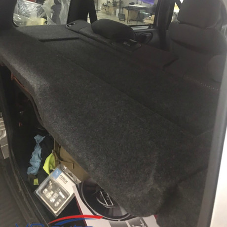 Полка B@3 2123 Chevrolet Niv@ (с боковинами, отв. под динамики 6х9 дюймов) купить недорого с доставкой в Можайск